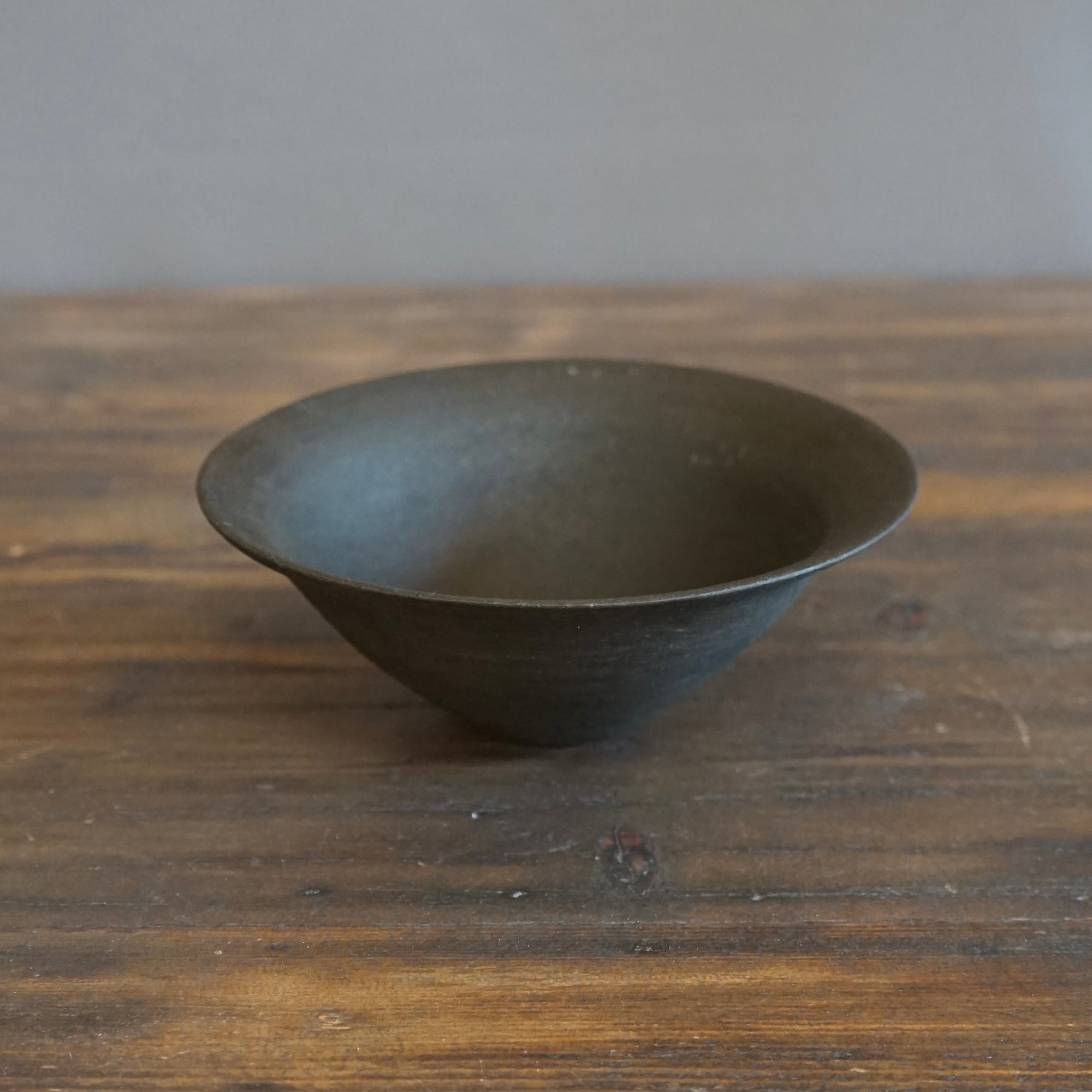 Lacquer Coated Rimmed Dessert Bowl #K01B