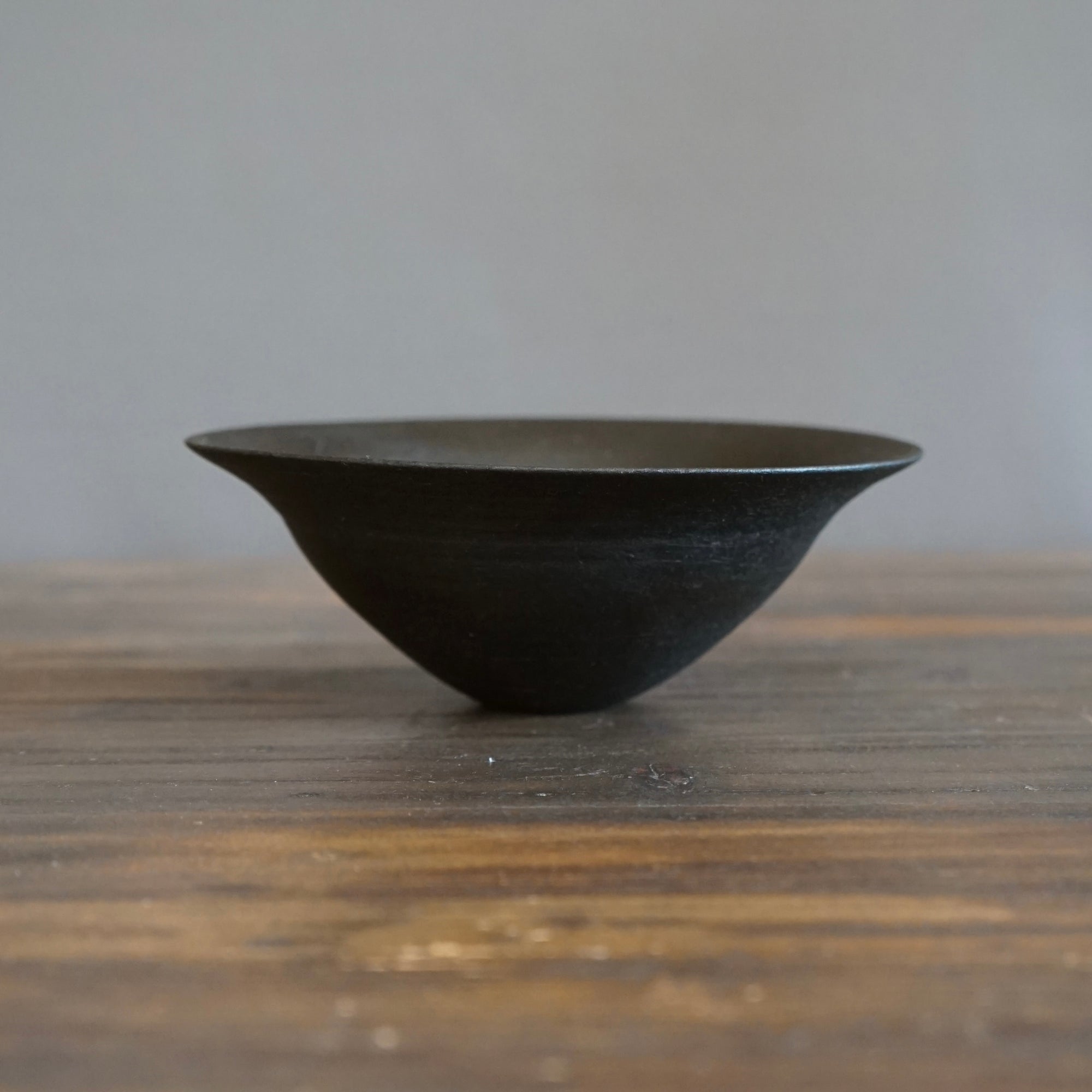 Lacquer Coated Rimmed Dessert Bowl #K01C