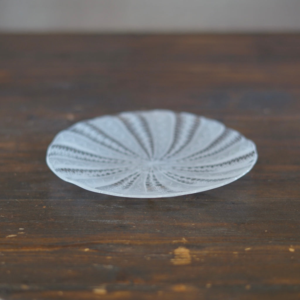 White Lace Glass Plate #U8A