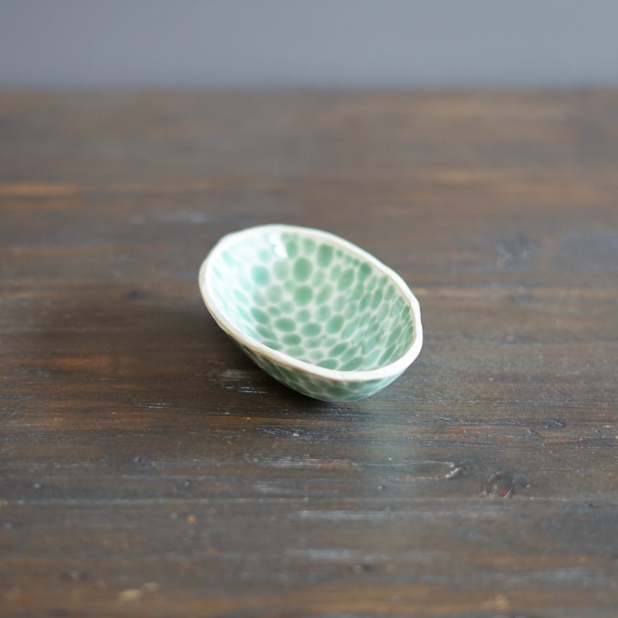 Green Dots Small Oval Plate #LK832B