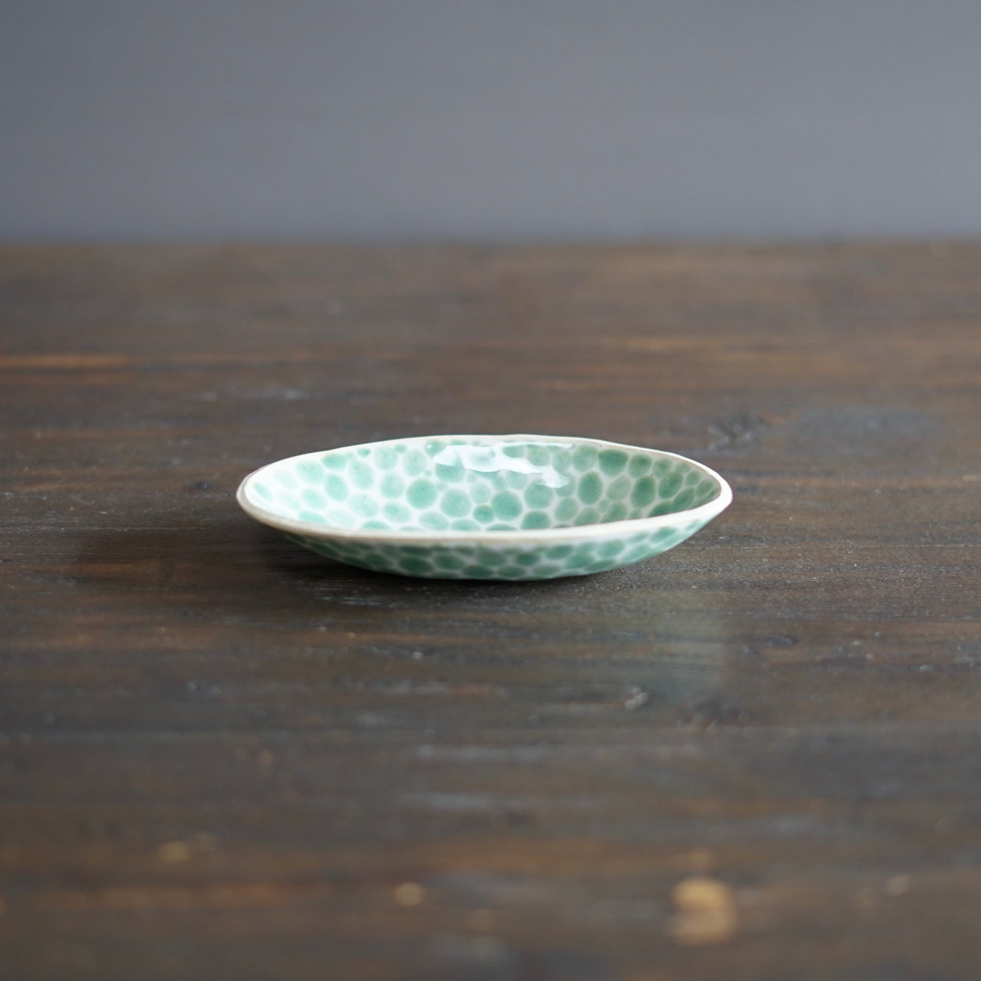 Green Dots Small Oval Plate #LK832D