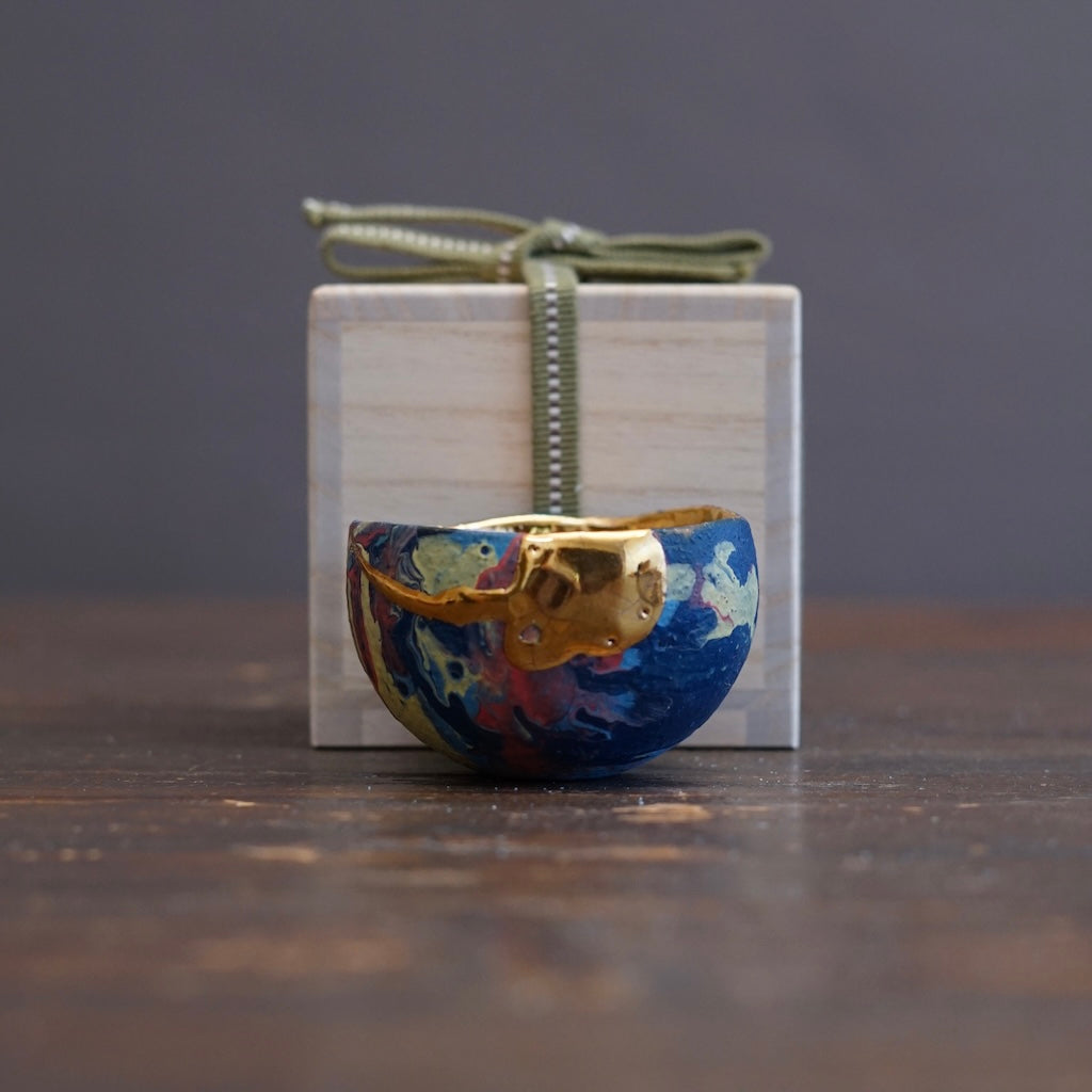 Gilded Spectrum Round GUINOMI Sake Cup ##HT84