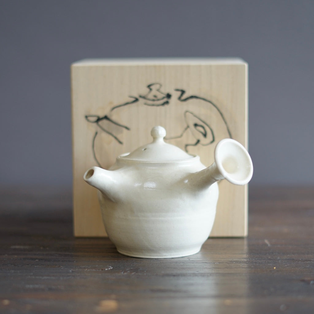 White KYUSU Teapot #OZP2