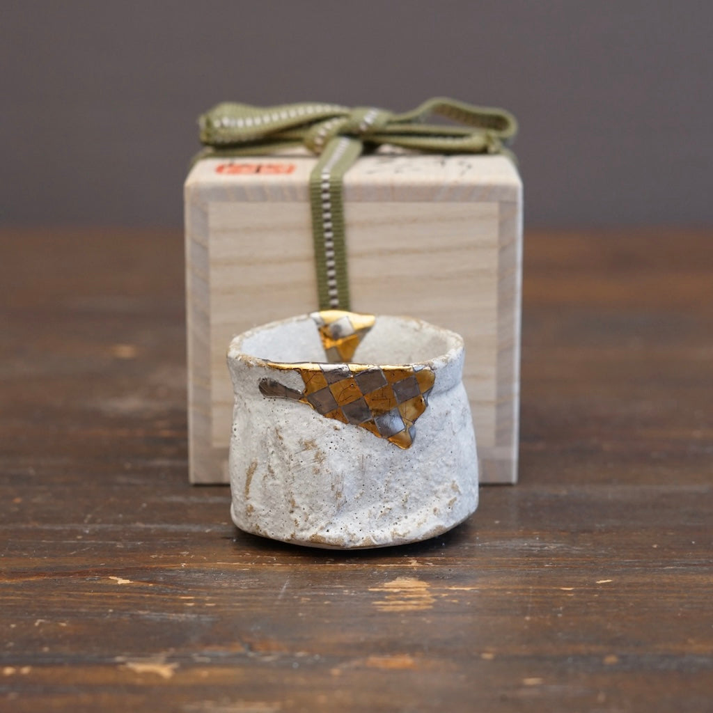 Gilded Checker White Slip GUINOMI Sake Cup ##HT96