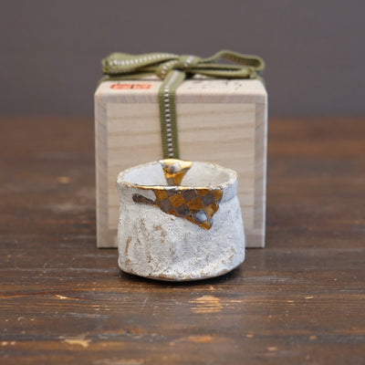 Gilded Checker White Slip GUINOMI Sake Cup ##HT96