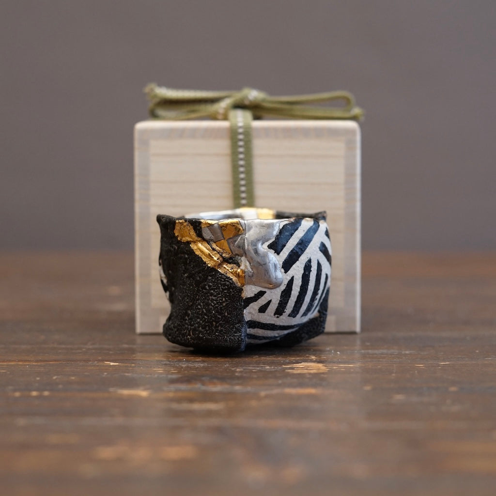 Dazzled and Black Four-Split Sake Cup #HT114