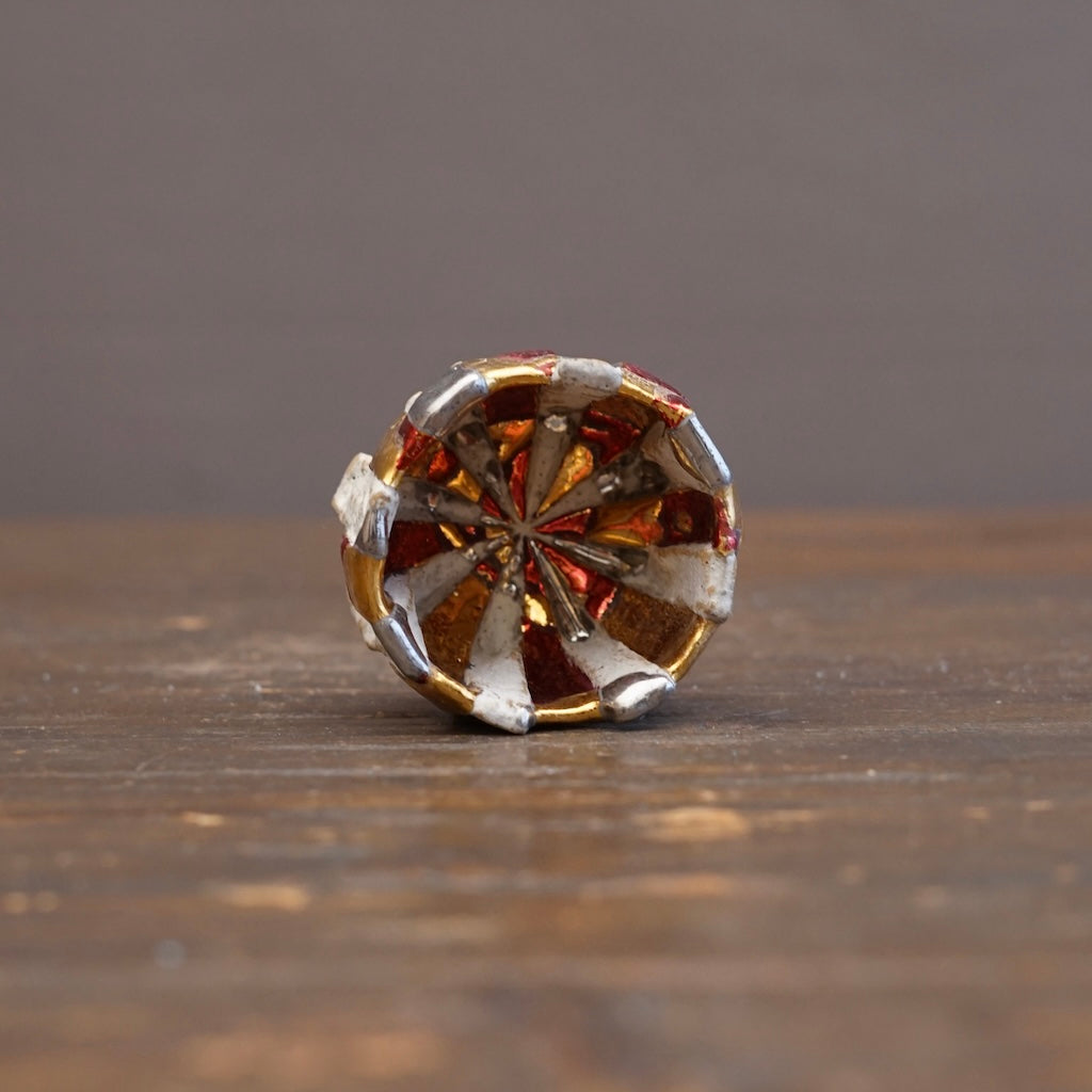 Eight-Split Gold / Red Glazed Sake Cup #HT117