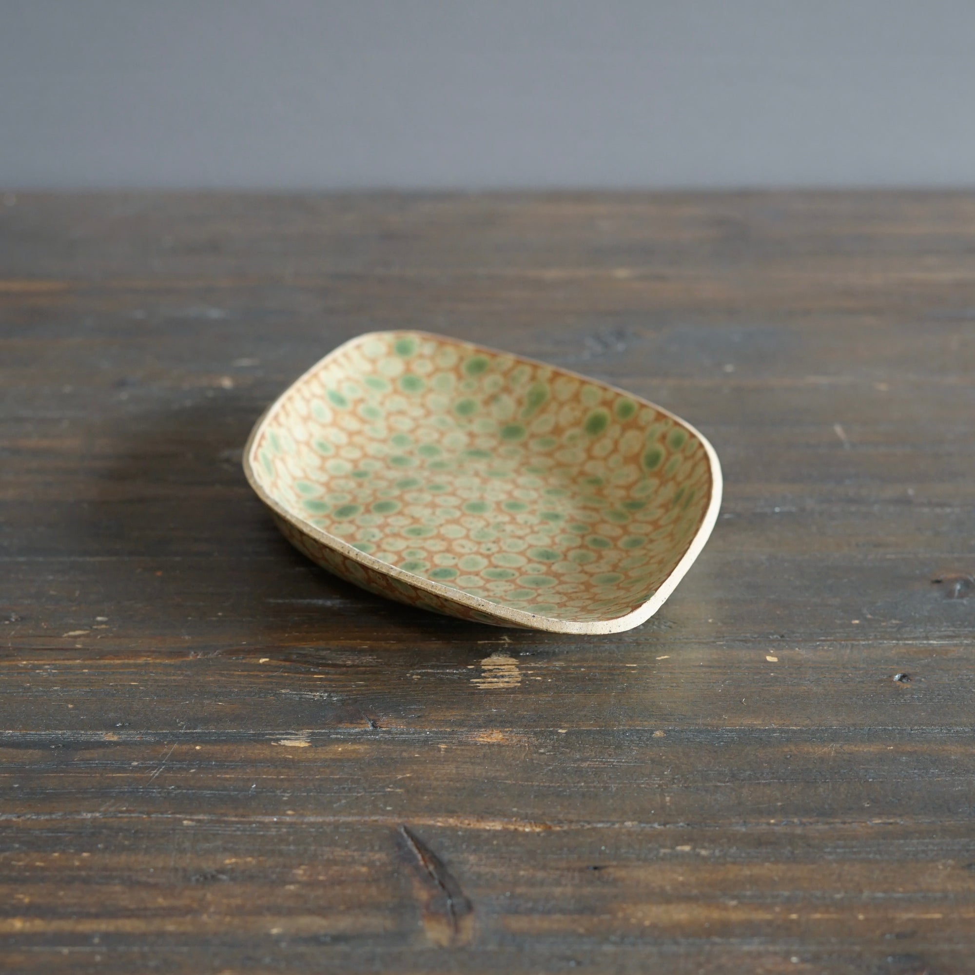Green Dots Diamond Plate #LK894A