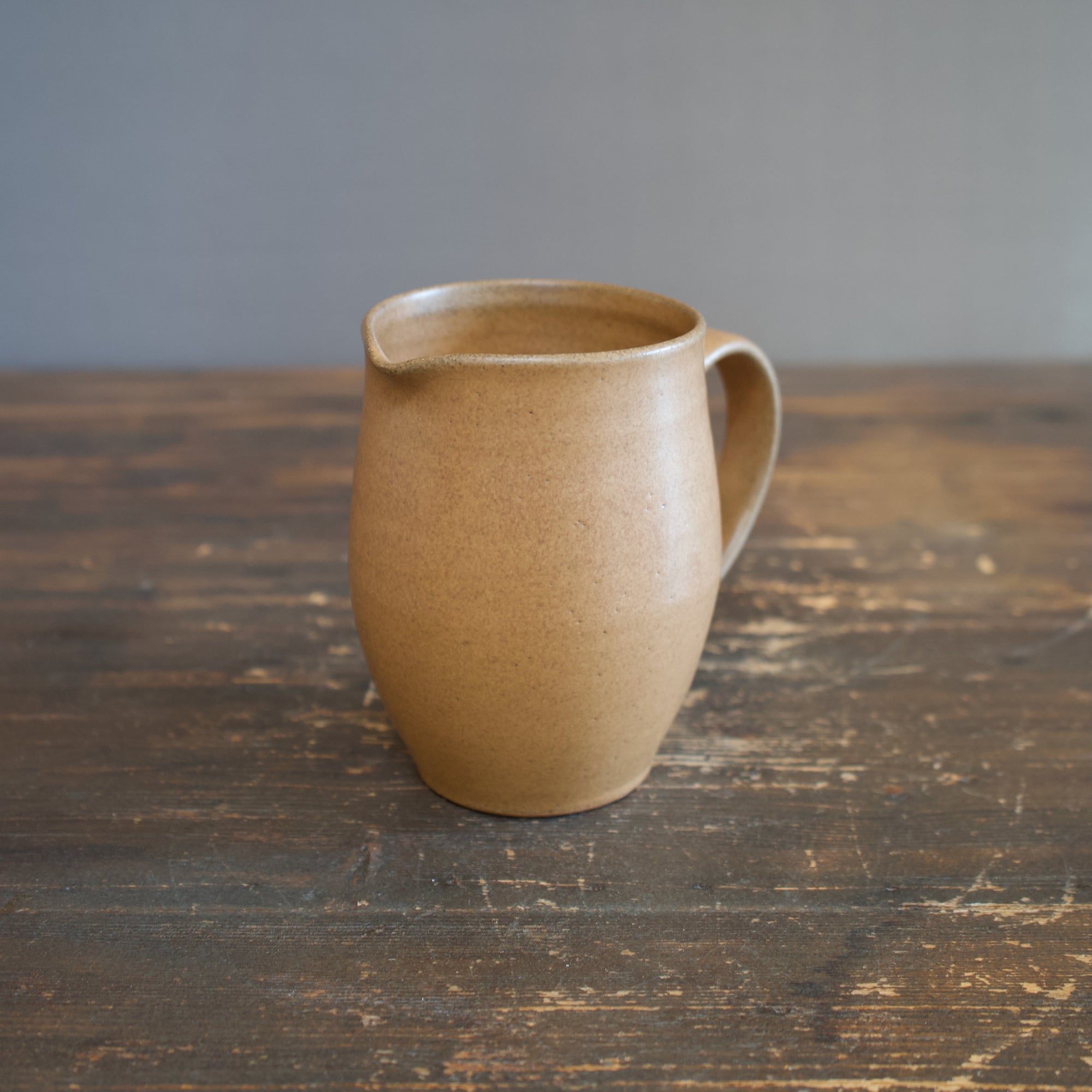 Brown Pitcher #KT68D