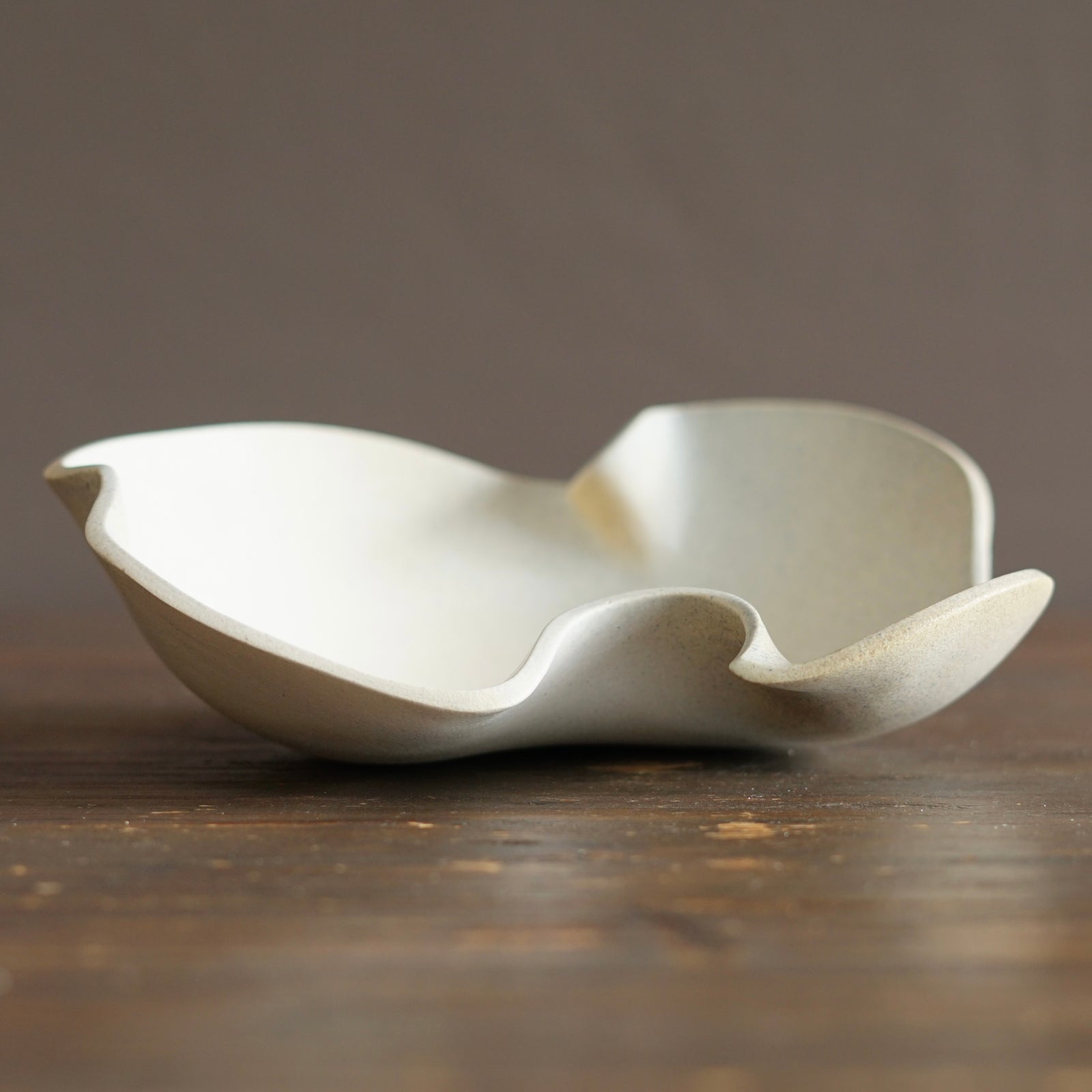 Sea Foam Wave Plate Medium #KY120
