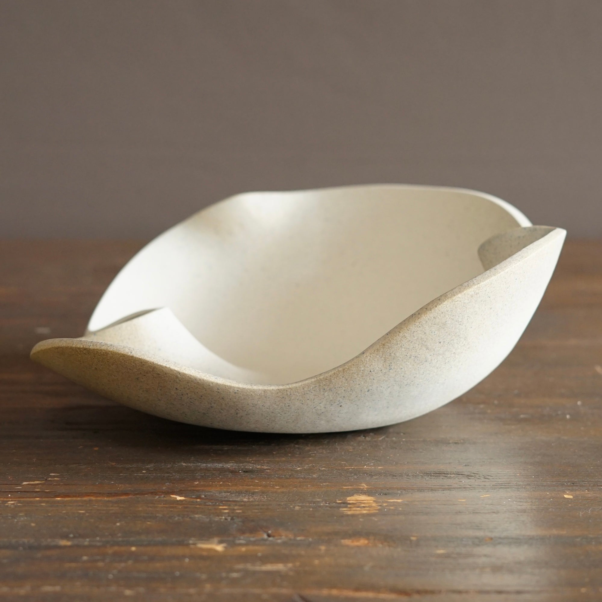 Sea Foam Wave Plate Medium #KY120