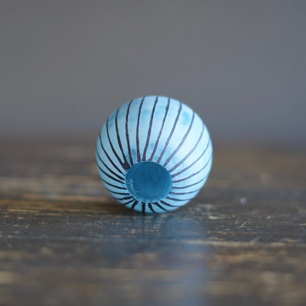 Round Ball Bud Vase Frosted Blue Stripes #YY31C