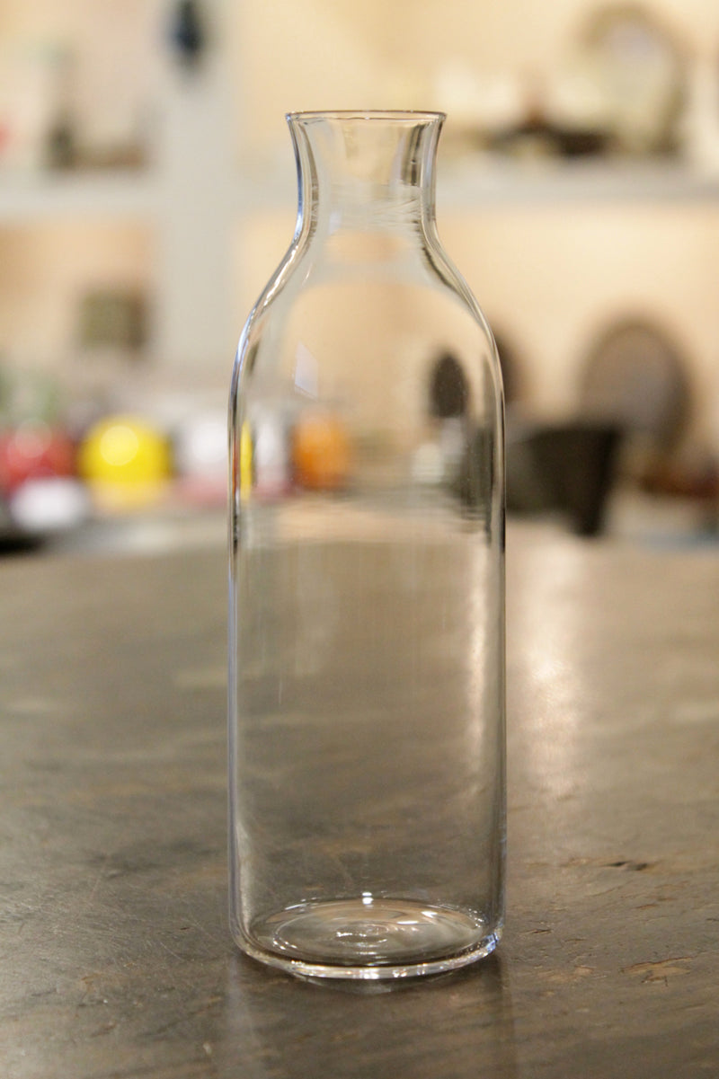 Thin Build Sake Bottle by MIZUSAKI Studio 